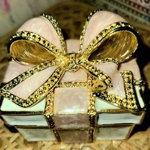 Pink present with a bow jewelry trinket box